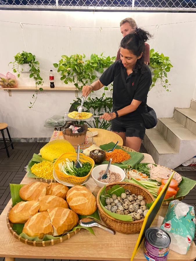 Saigon Authentic Hostel - Cozy Rooftop, Family Cooking Experience, Free Walking Tour, Vietnamese Breakfast & Gym Ho Chi Minh City Exterior photo